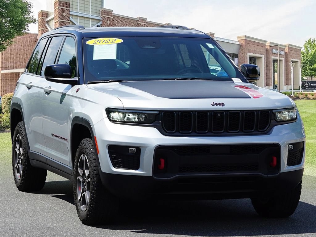 Used 2022 Jeep Grand Cherokee Trailhawk AWD/4WD image 3