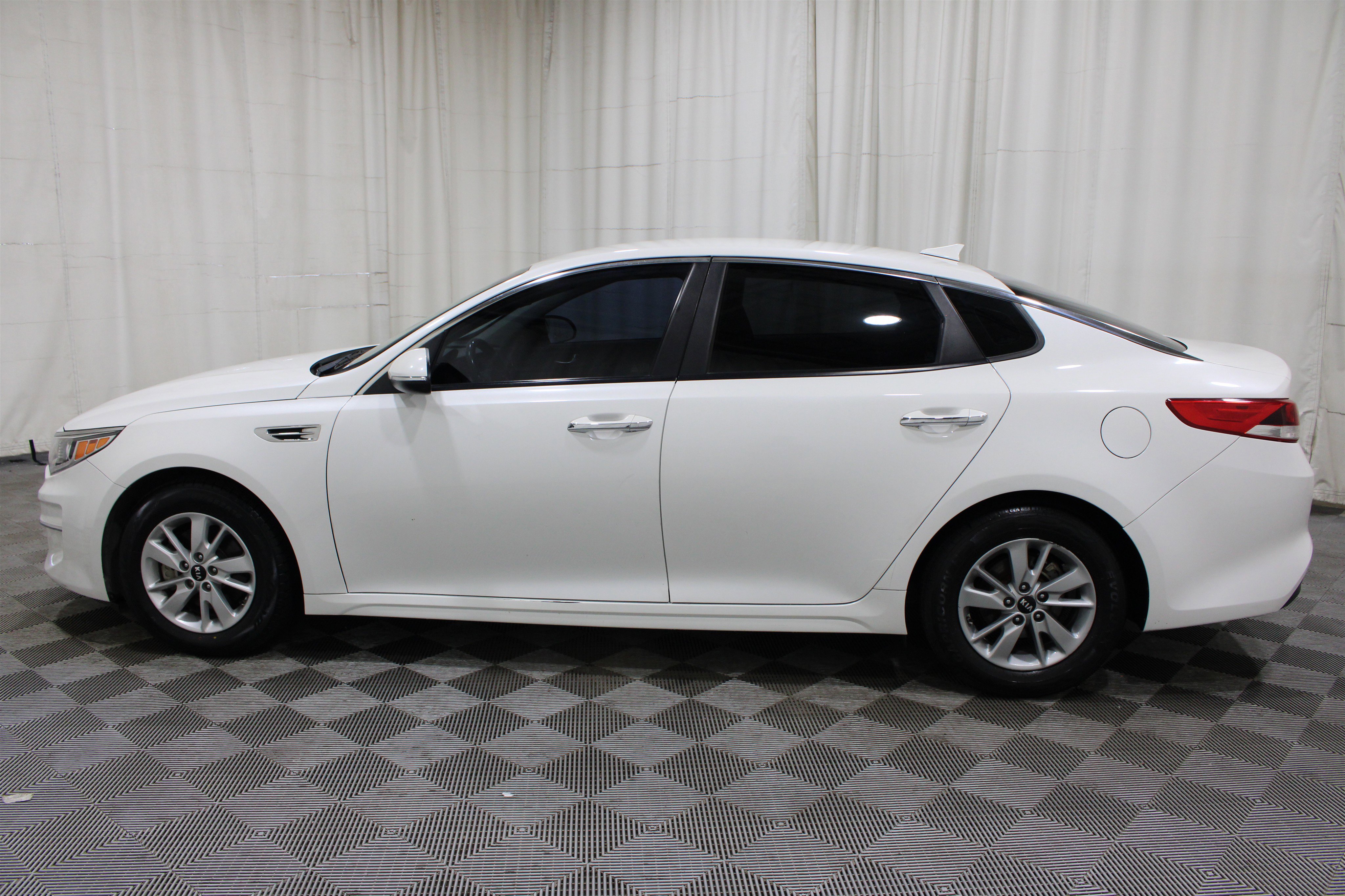 Used 2016 Kia Optima LX FWD image 31