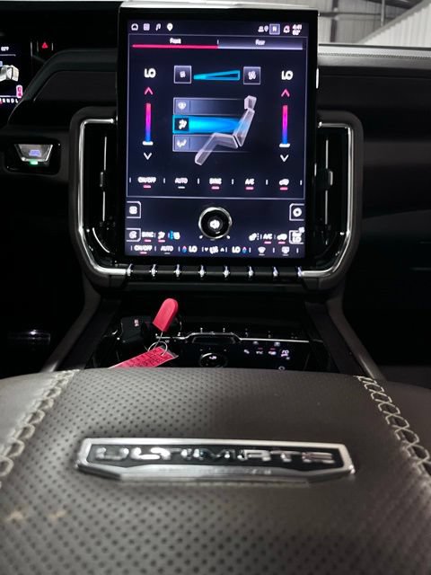 Used 2025 GMC Yukon Denali Ultimate w/ LPO, Floor Liner Package AWD/4WD image 34