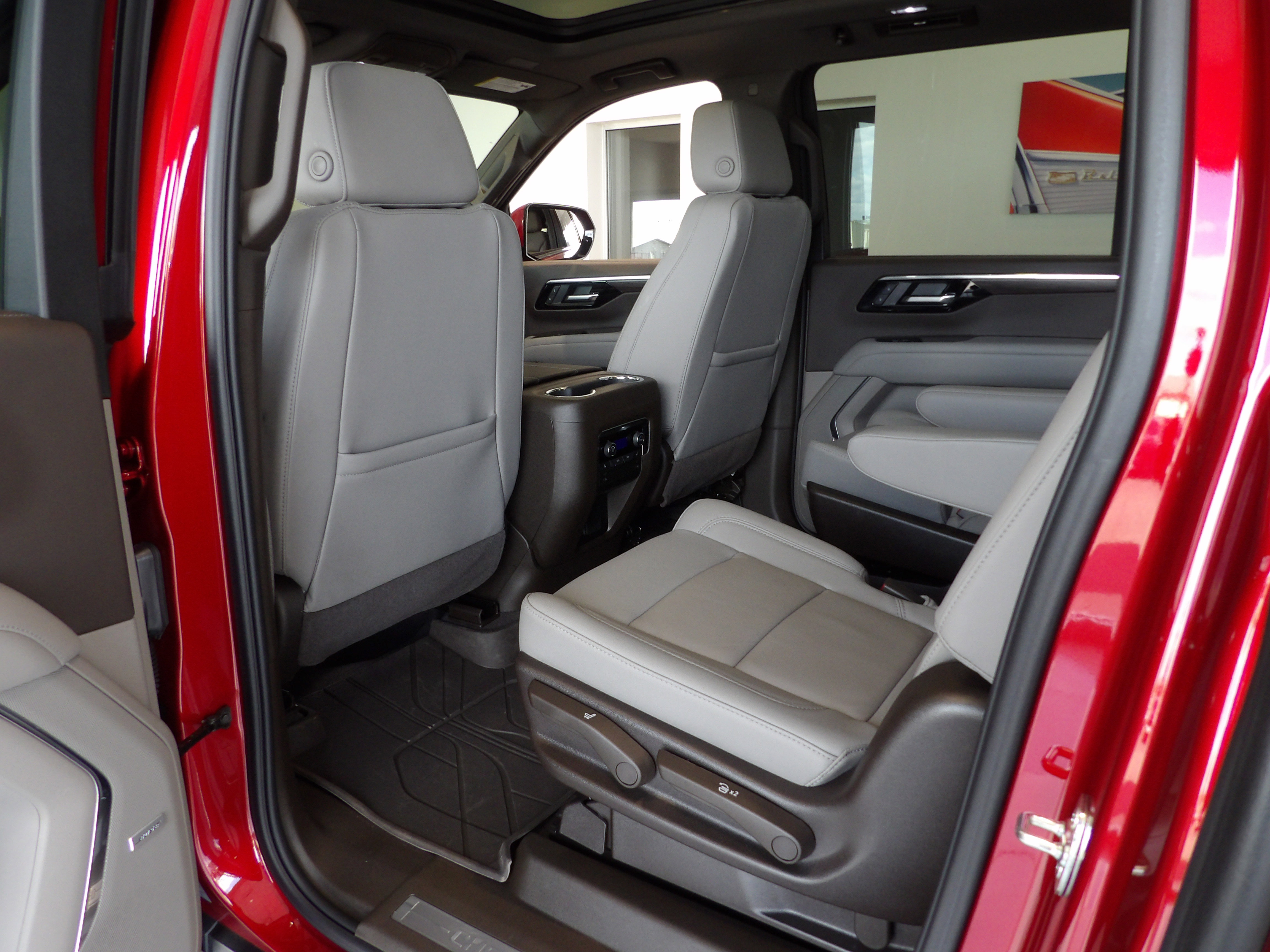 Used 2025 Chevrolet Suburban Z71 w/ Z71 Off-Road Package AWD/4WD image 20