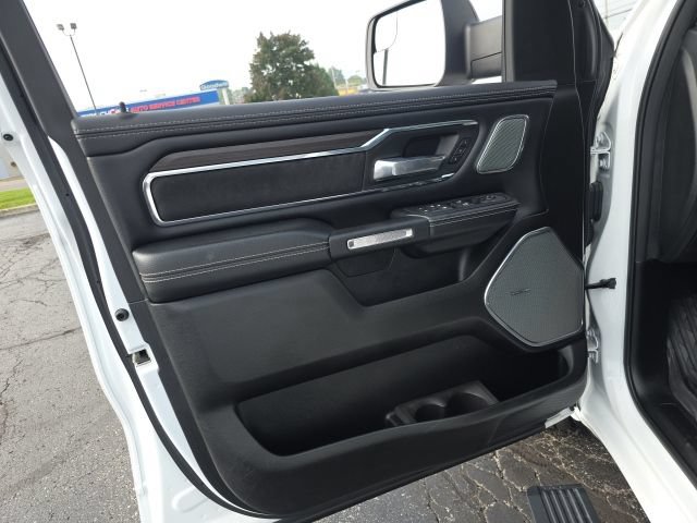 Used 2025 RAM 1500 Laramie AWD/4WD image 14