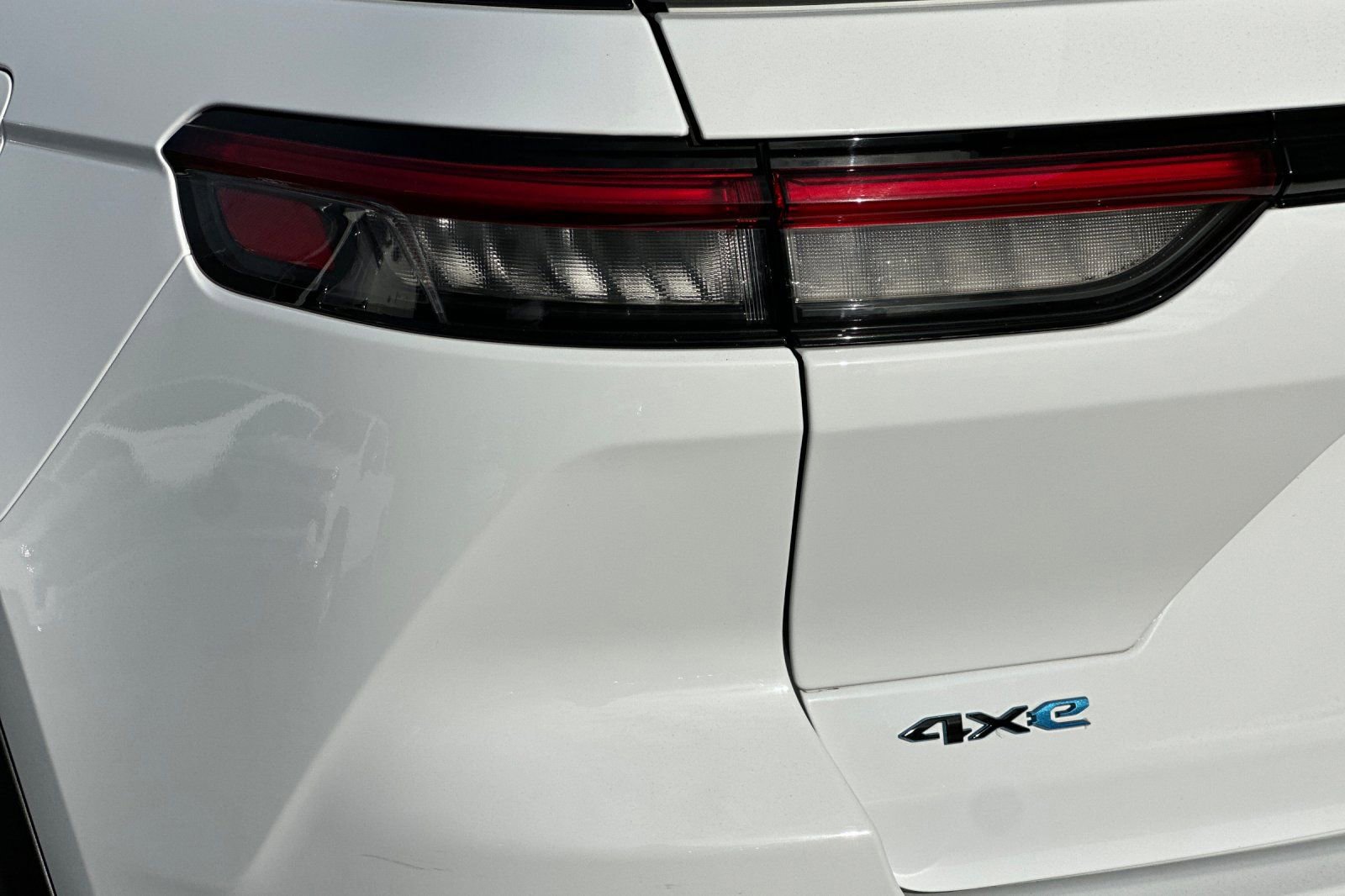 Used 2023 Jeep Grand Cherokee Trailhawk image 39