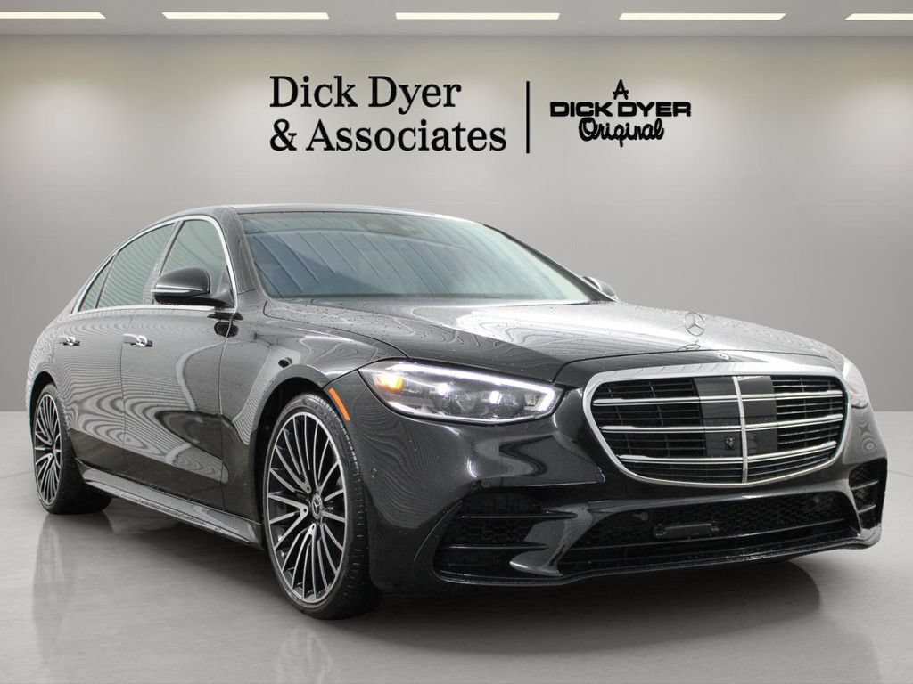 Used 2022 Mercedes-Benz S 580 4MATIC Sedan image 3