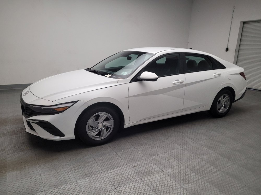 Used 2024 Hyundai Elantra SE FWD image 2