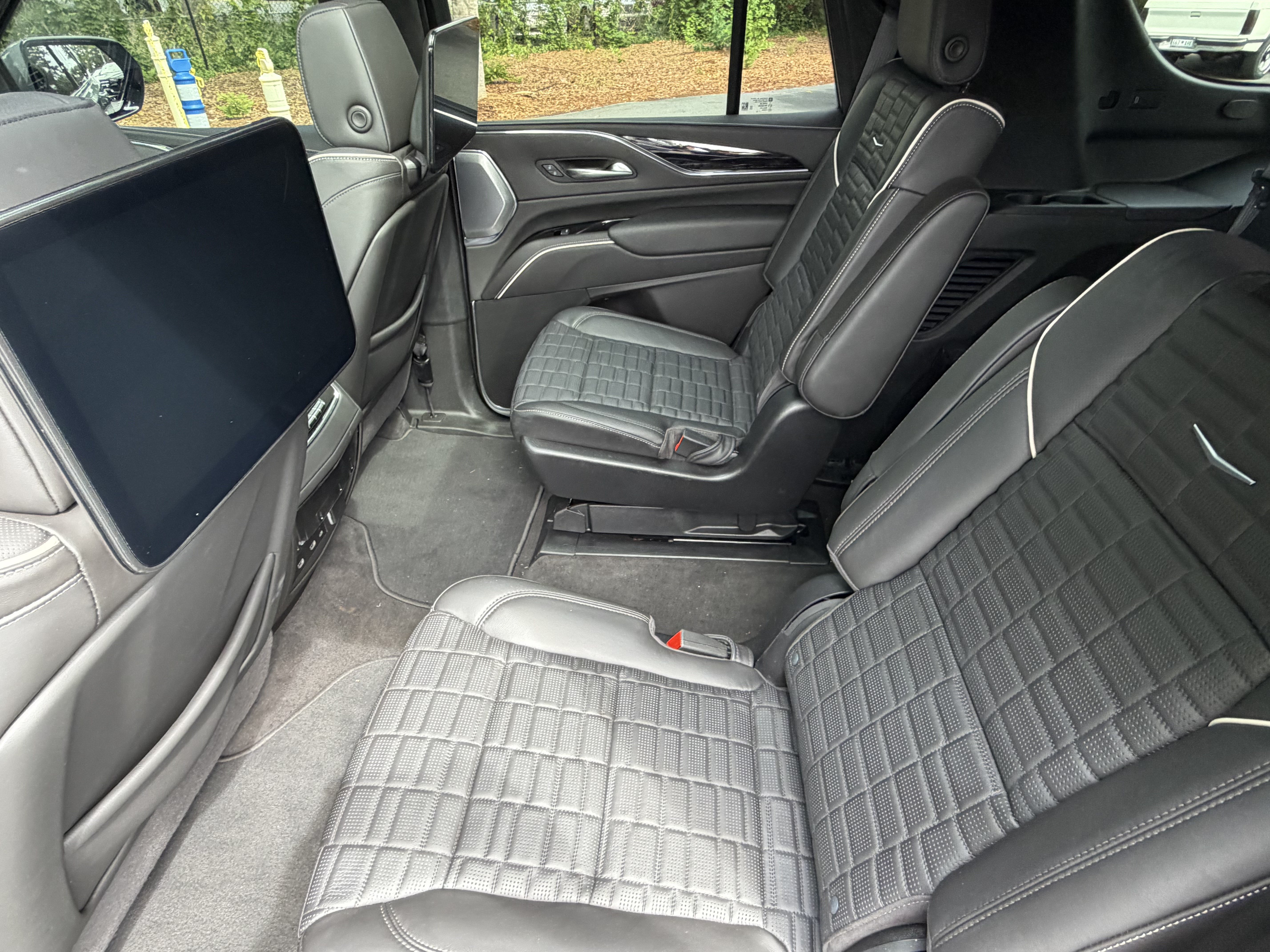Used 2024 Cadillac Escalade V w/ LPO, ONYX Package AWD/4WD image 29