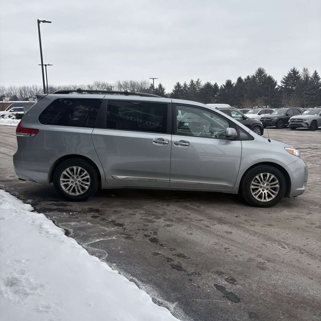 Used 2014 Toyota Sienna XLE image 8