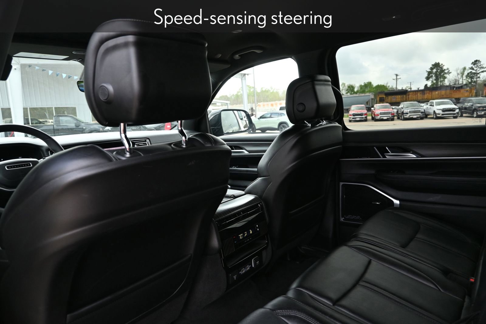 Used 2024 Jeep Wagoneer Series II w/ Flexible Seating Group image 24