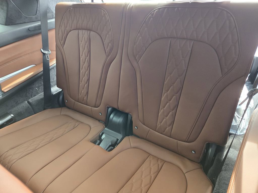 New 2026 BMW X7 M60i image 32