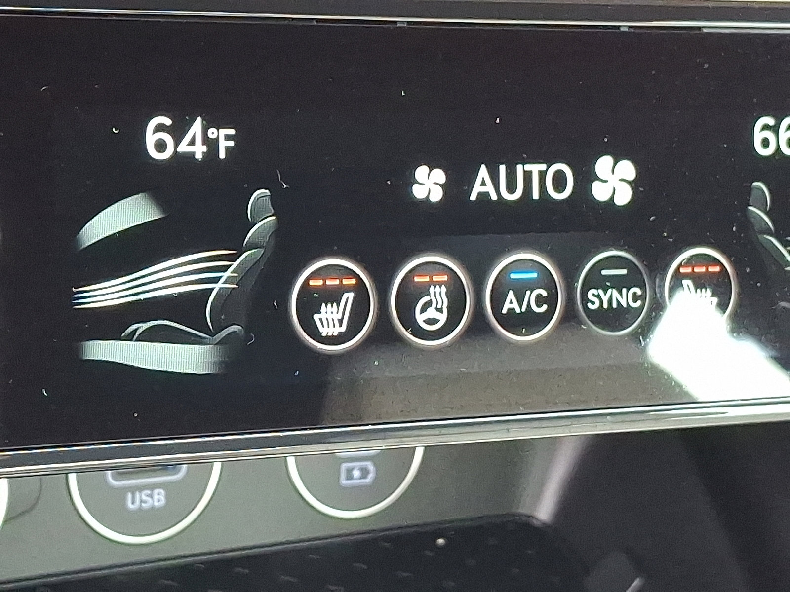 Used 2025 Genesis G70 2.5T image 24