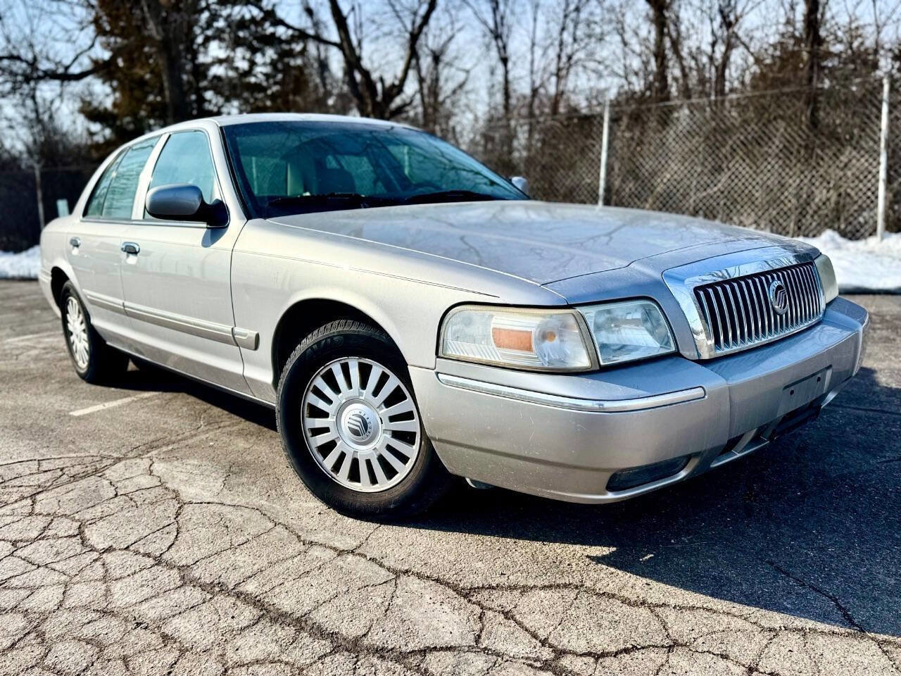 Used 2007 Mercury Grand Marquis LS image 2