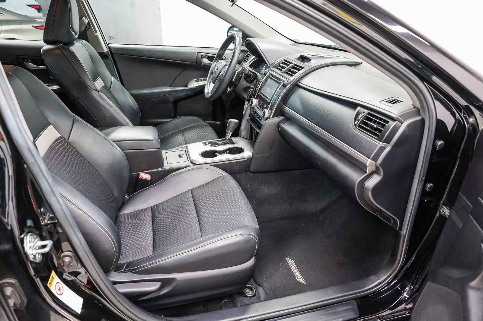 Used 2012 Toyota Camry SE FWD image 16