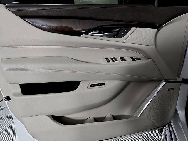 Used 2016 Cadillac Escalade Luxury image 14