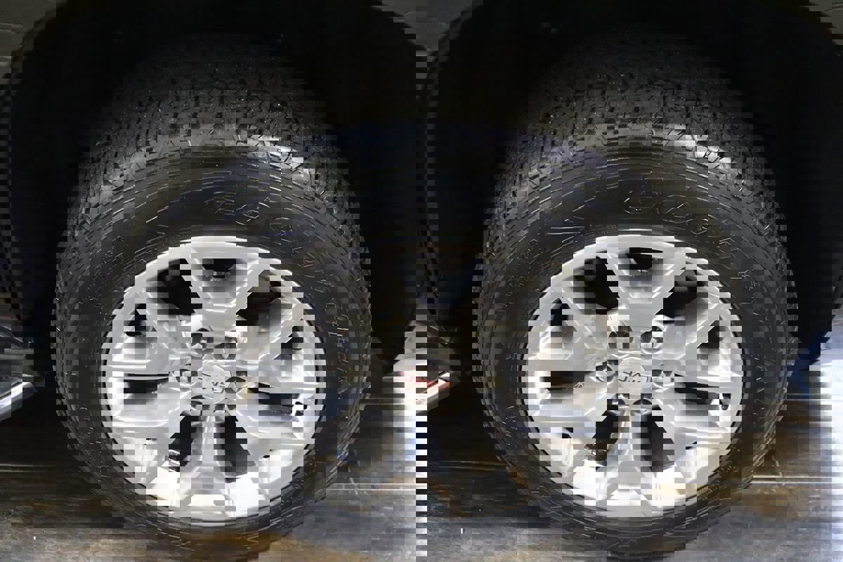 Used 2015 GMC Yukon SLT w/ HD Trailering Package image 32