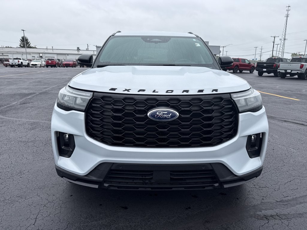 Used 2026 Ford Explorer ST-Line AWD/4WD image 3