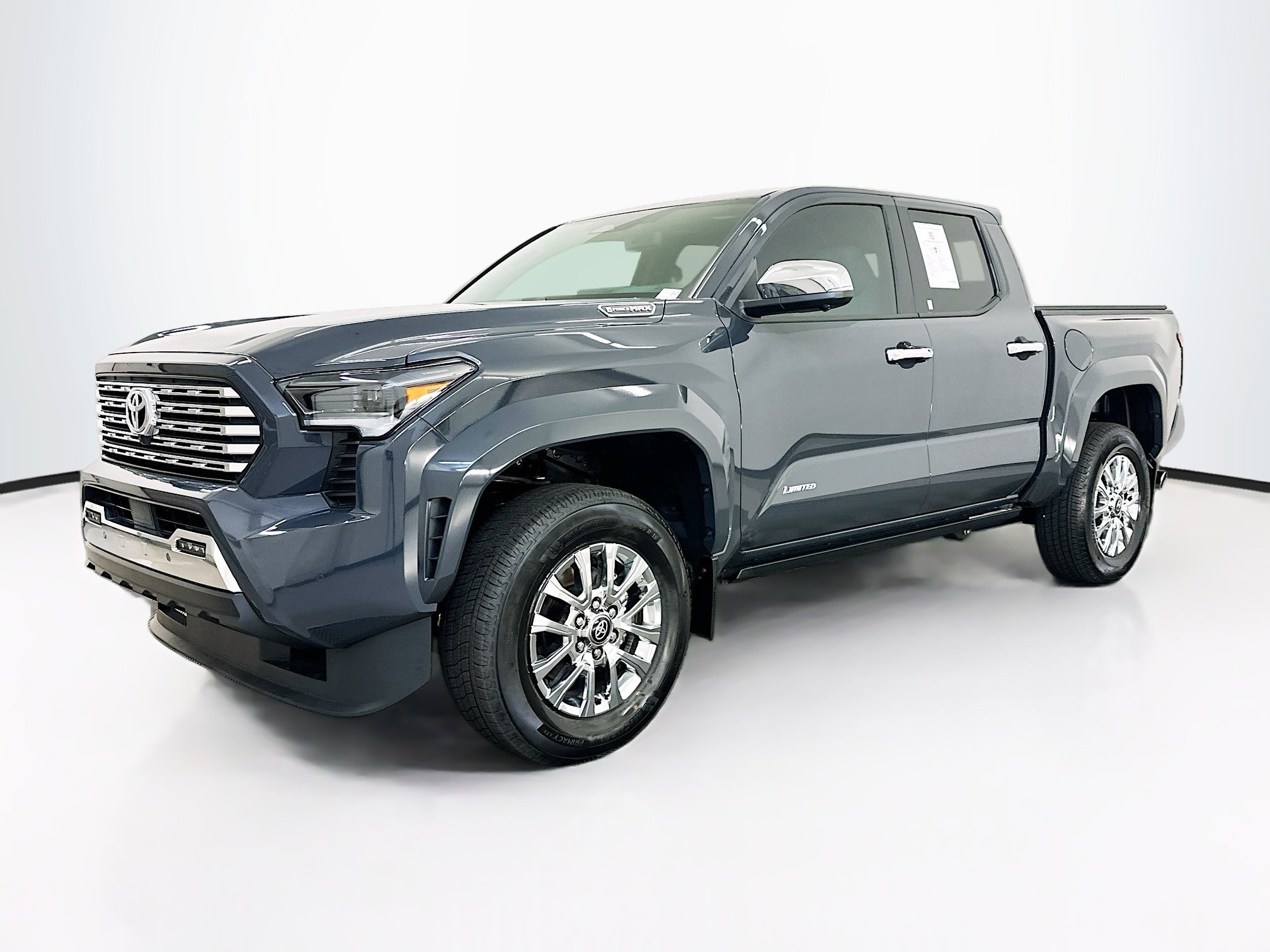 Used 2025 Toyota Tacoma Limited AWD/4WD image 3