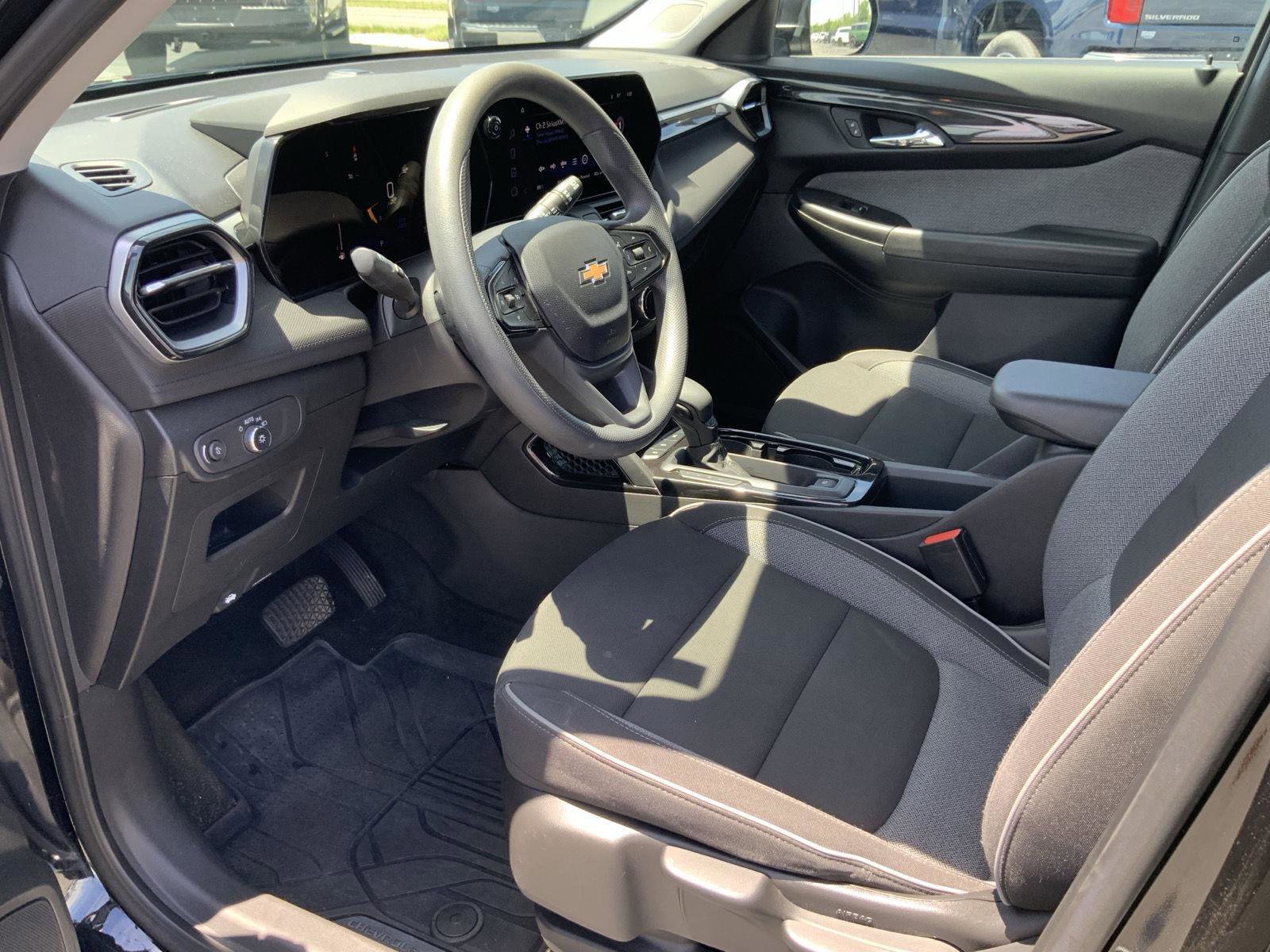 Used 2024 Chevrolet TrailBlazer LS w/ LS Convenience Package FWD image 23