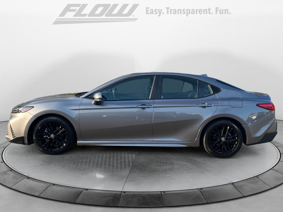 Used 2026 Toyota Camry SE FWD image 5