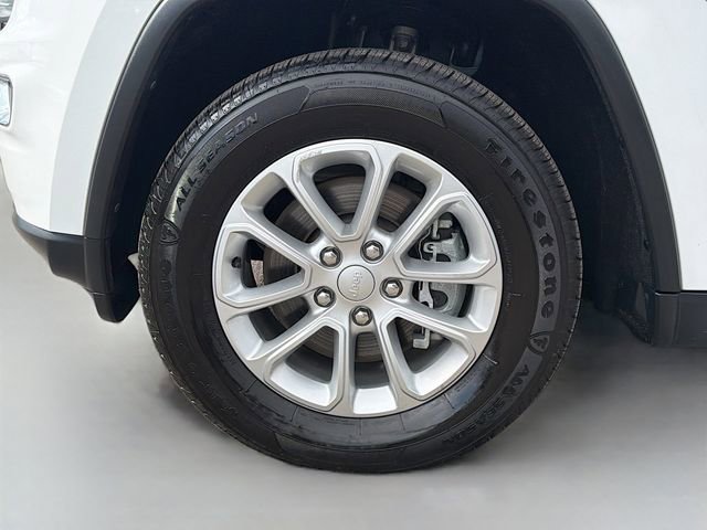 Used 2022 Jeep Grand Cherokee Laredo X AWD/4WD image 41