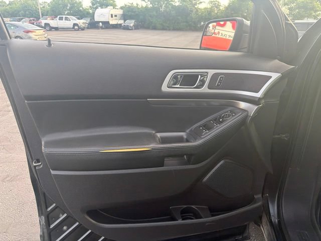 Used 2015 Ford Explorer XLT w/ Equipment Group 202B AWD/4WD image 11