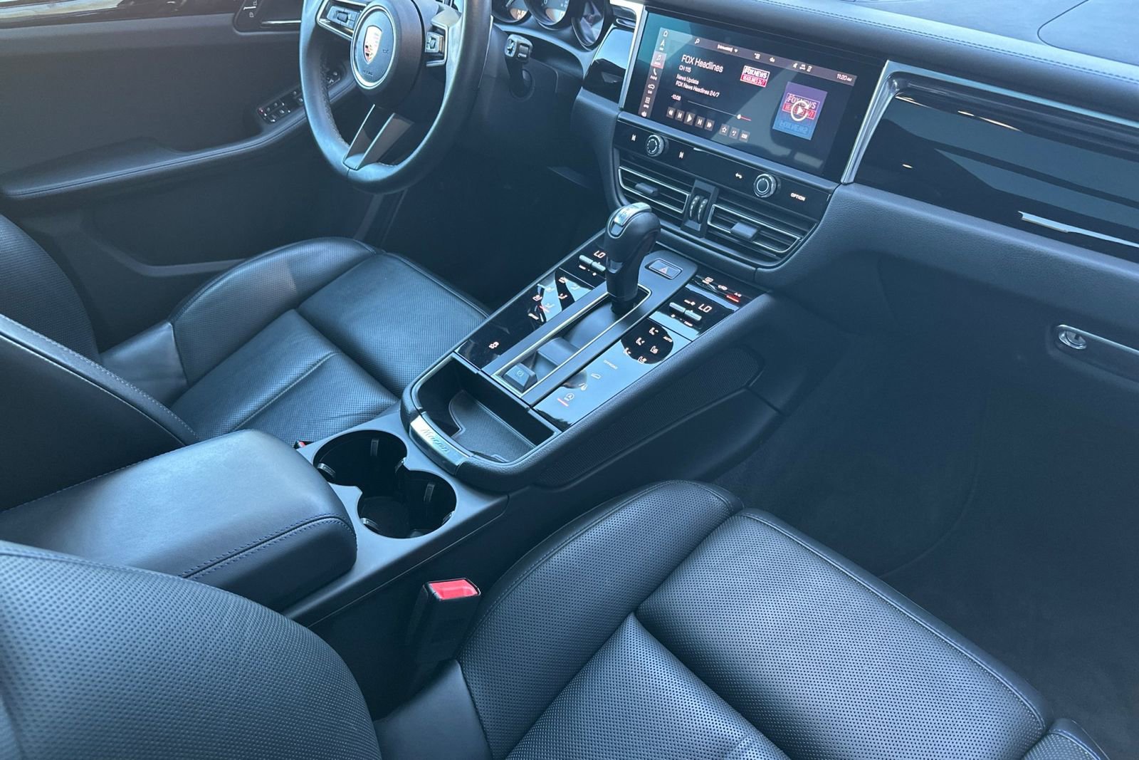 Used 2024 Porsche Macan image 18