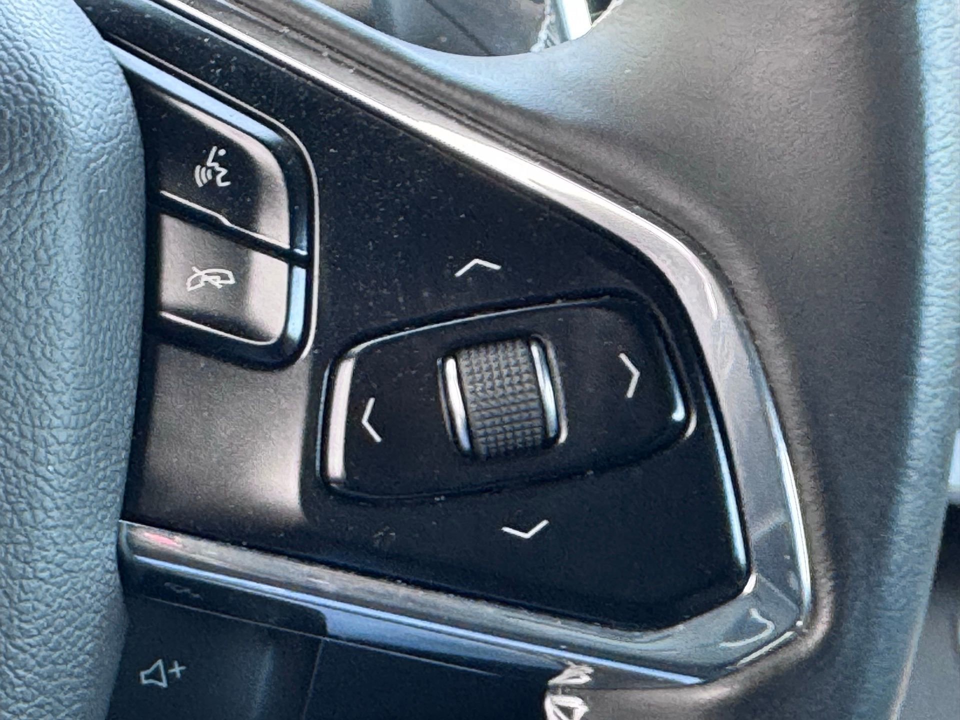 Used 2024 Chevrolet Corvette Stingray Convertible w/ 1LT image 19