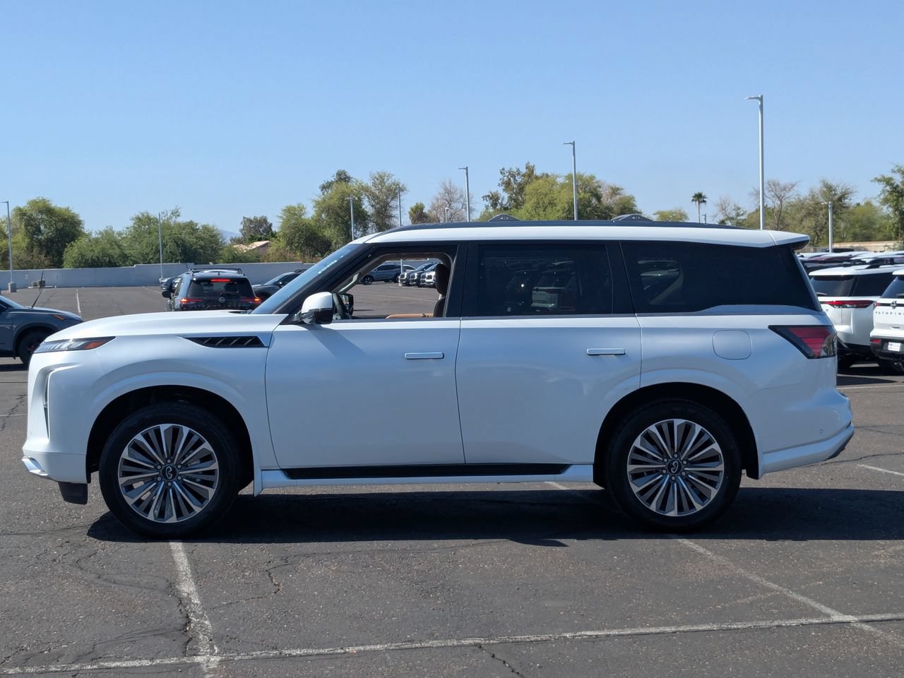 Certified 2026 INFINITI QX80 Luxe RWD image 2