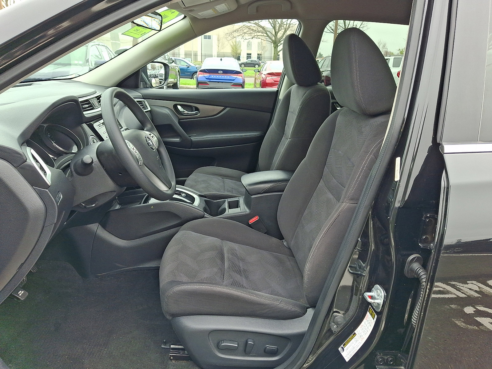 Used 2016 Nissan Rogue SV image 13