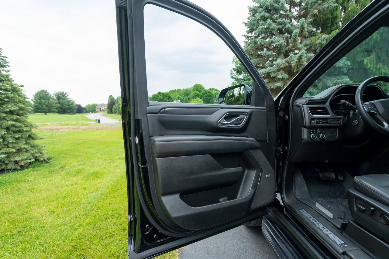 Used 2023 Chevrolet Suburban RST w/ Luxury Package AWD/4WD image 11