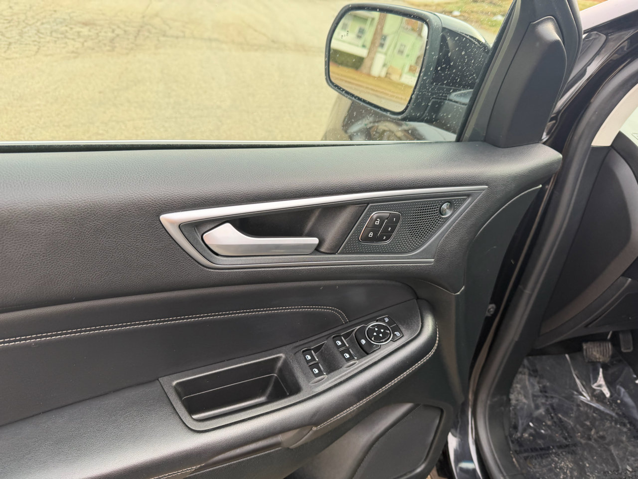 Used 2024 Ford Edge Titanium image 10