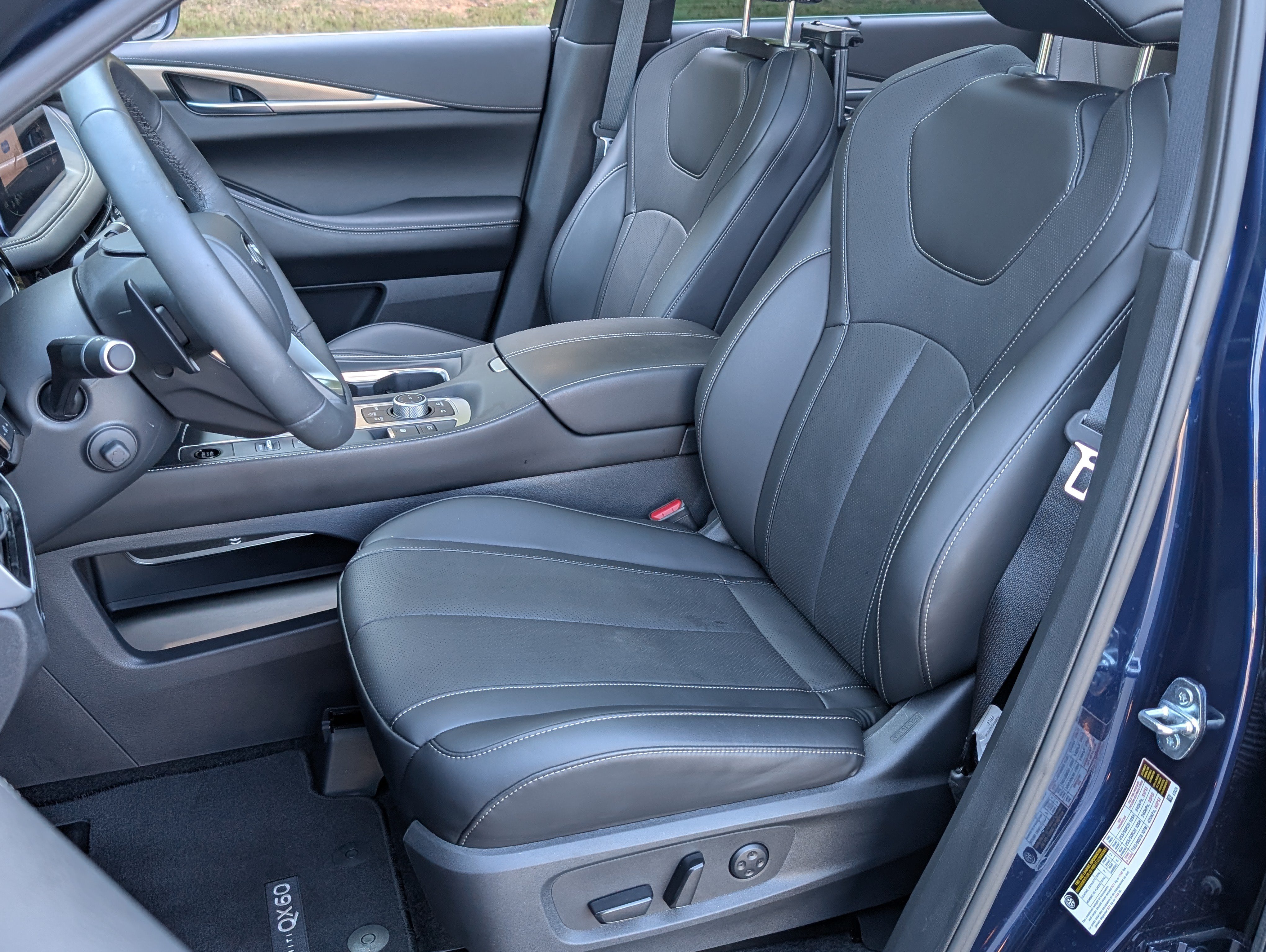 Used 2026 INFINITI QX60 Luxe w/ Family Package FWD image 17
