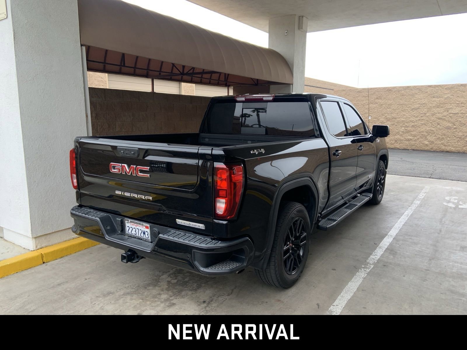 Certified 2022 GMC Sierra 1500 Elevation w/ Elevation Premium Package AWD/4WD image 4