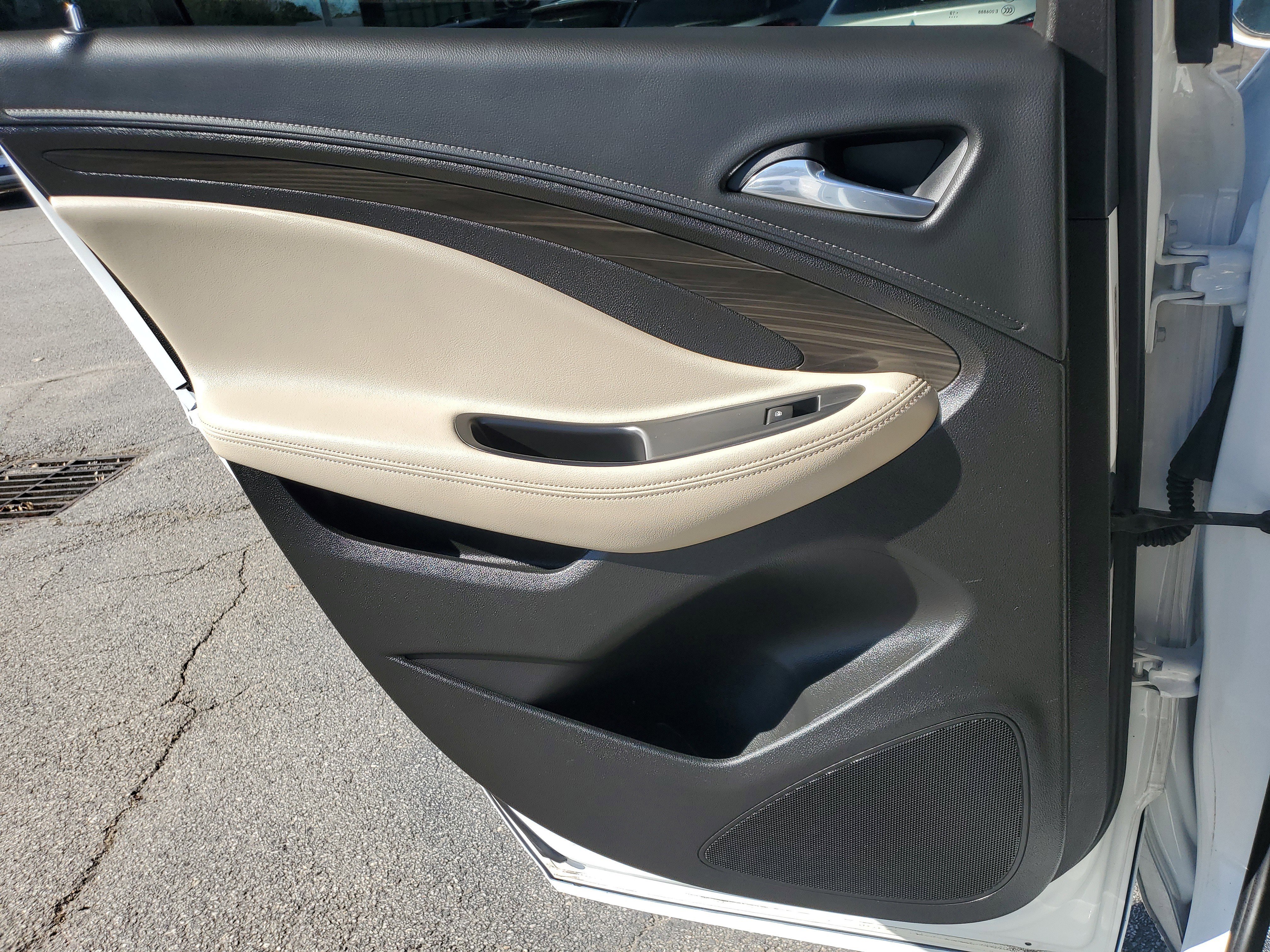 Used 2020 Buick Envision Essence image 13