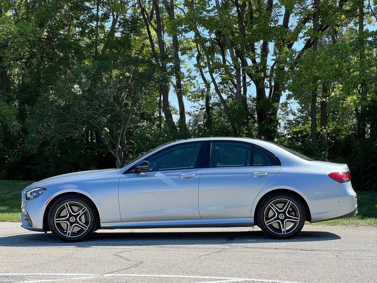 Used 2021 Mercedes-Benz E 450 4MATIC Sedan image 2