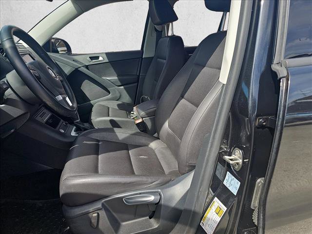 Used 2017 Volkswagen Tiguan S image 10