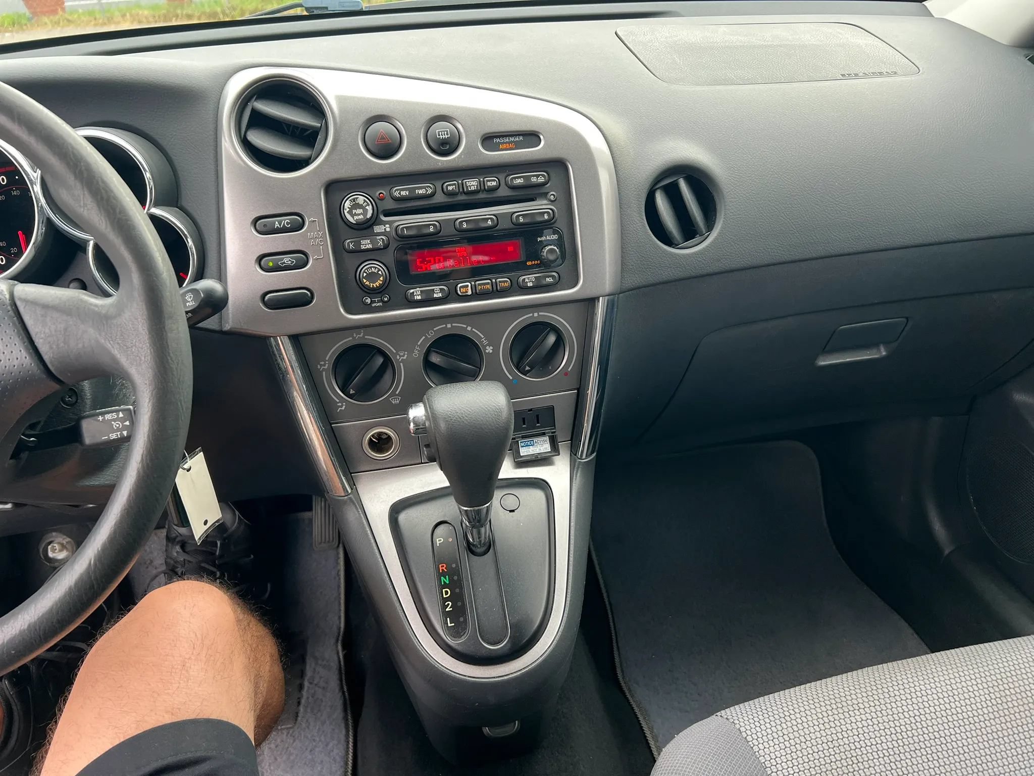 Used 2006 Pontiac Vibe w/ Sport Package FWD image 12