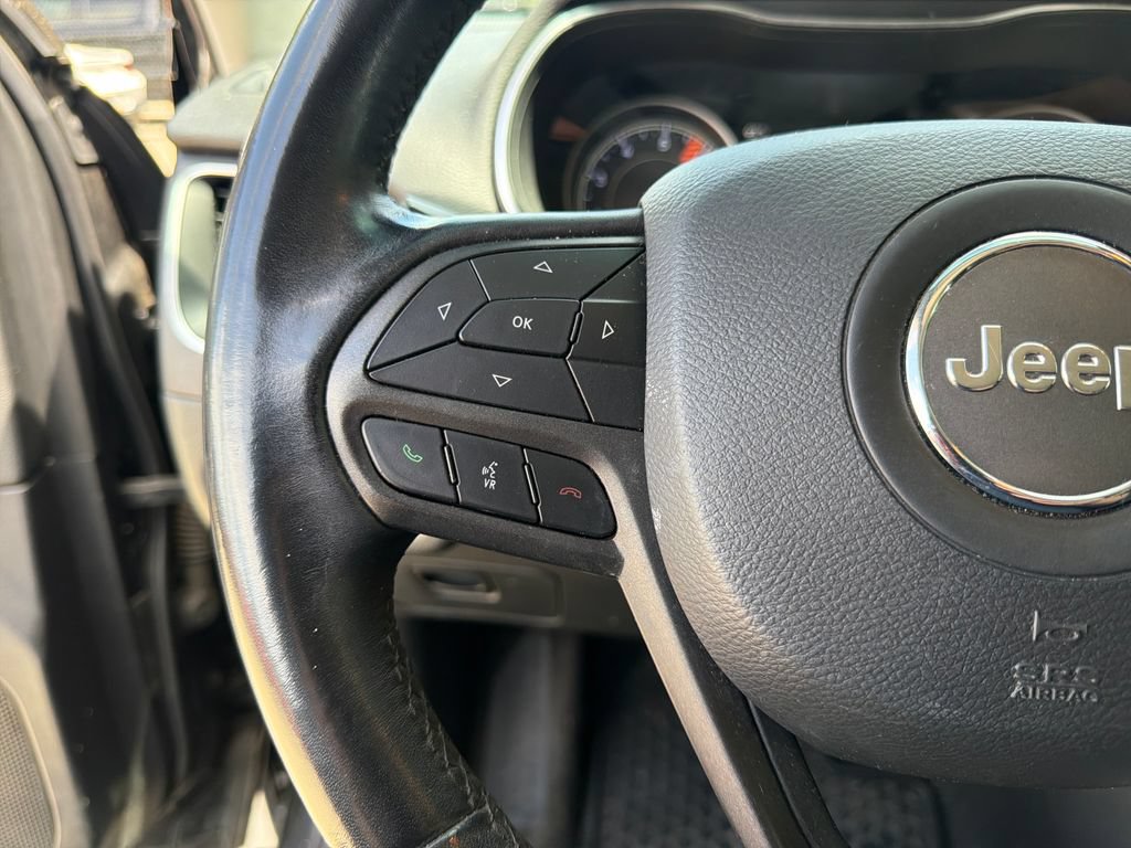 Used 2020 Jeep Cherokee Trailhawk AWD/4WD image 18