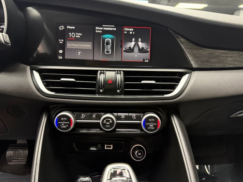 Used 2020 Alfa Romeo Giulia RWD image 24