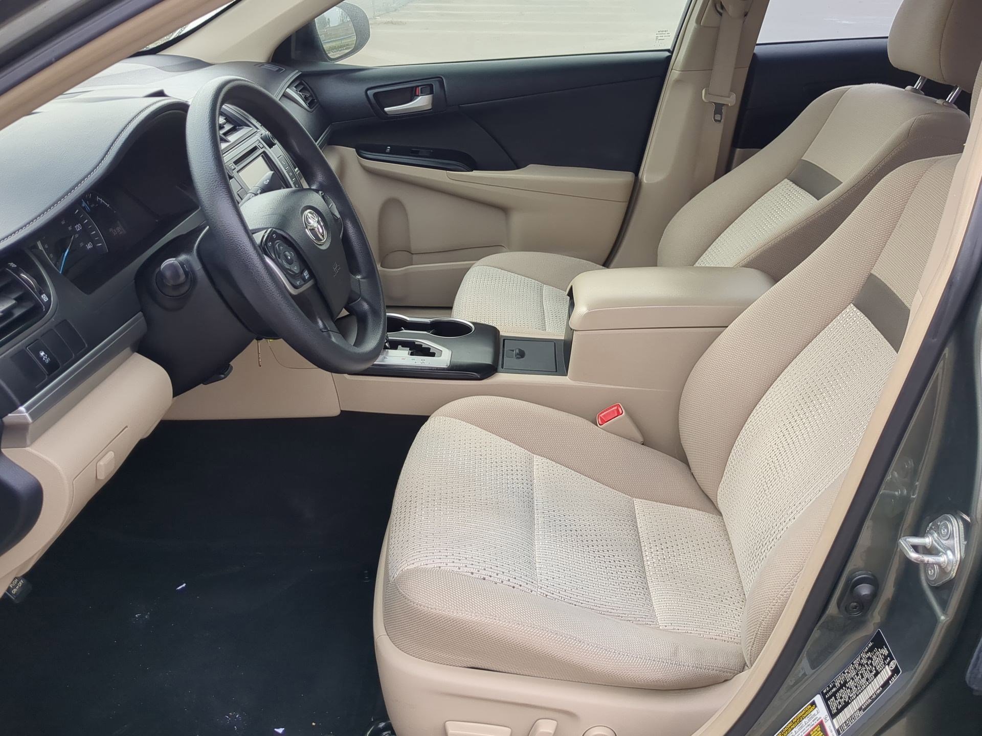 Used 2013 Toyota Camry LE image 15