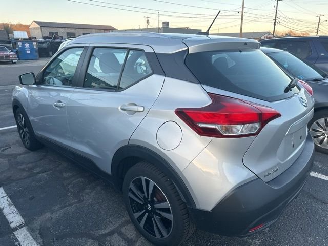 Used 2019 Nissan Kicks SV image 2
