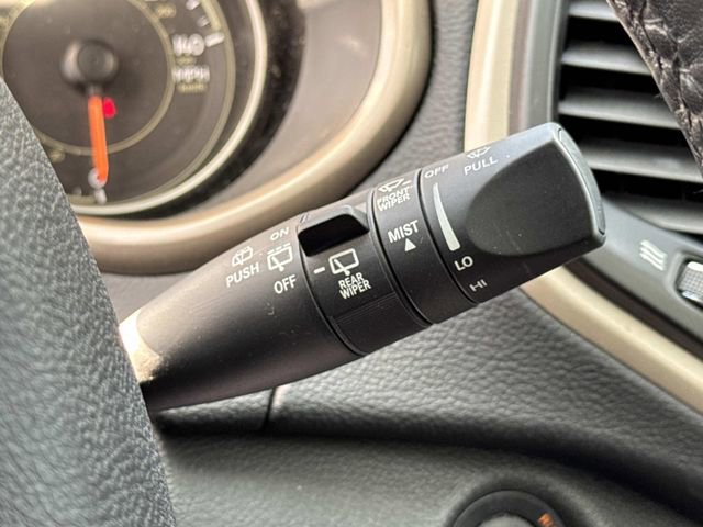 Used 2016 Jeep Cherokee Limited image 27