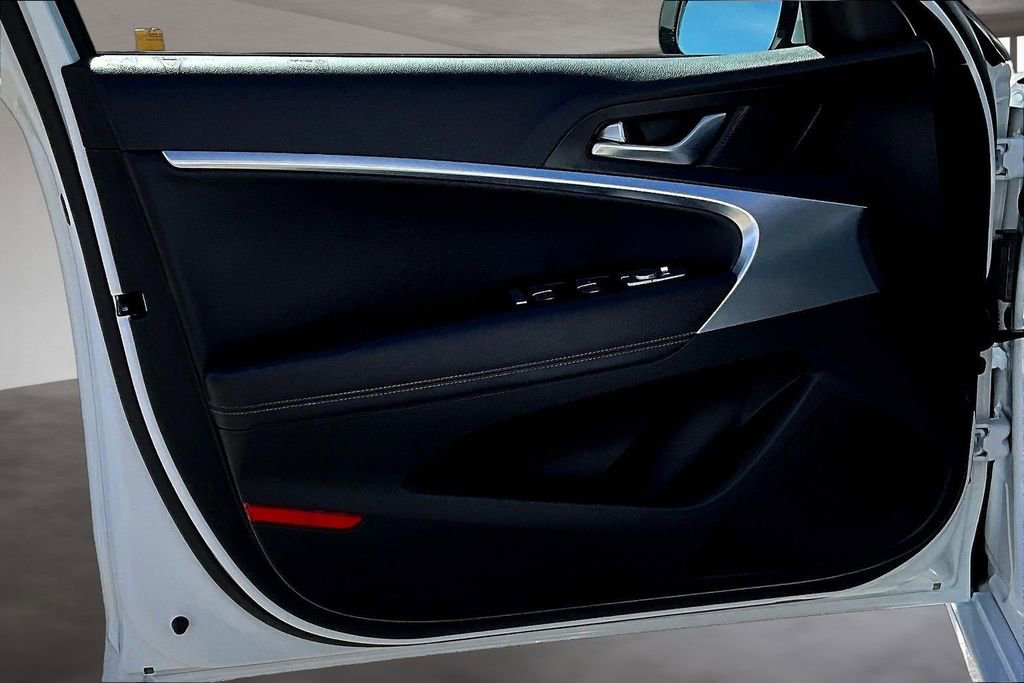 Used 2024 Genesis G70 2.5T image 20