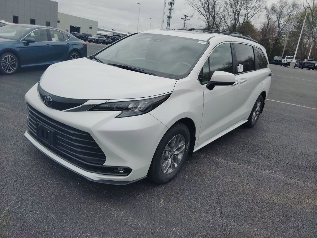 New 2026 Toyota Sienna XLE AWD/4WD image 2