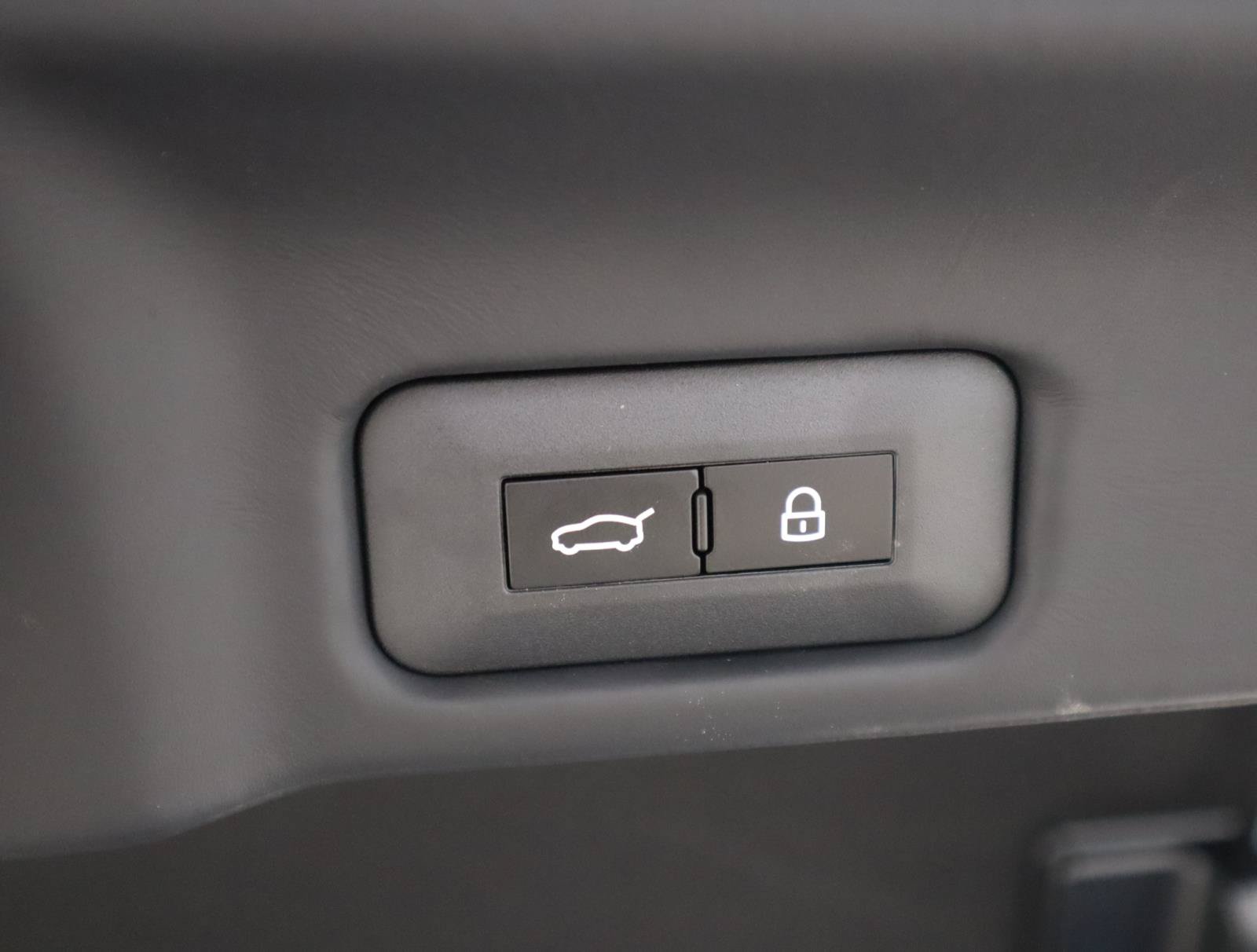 Used 2025 Ferrari 12Cilindri RWD image 16