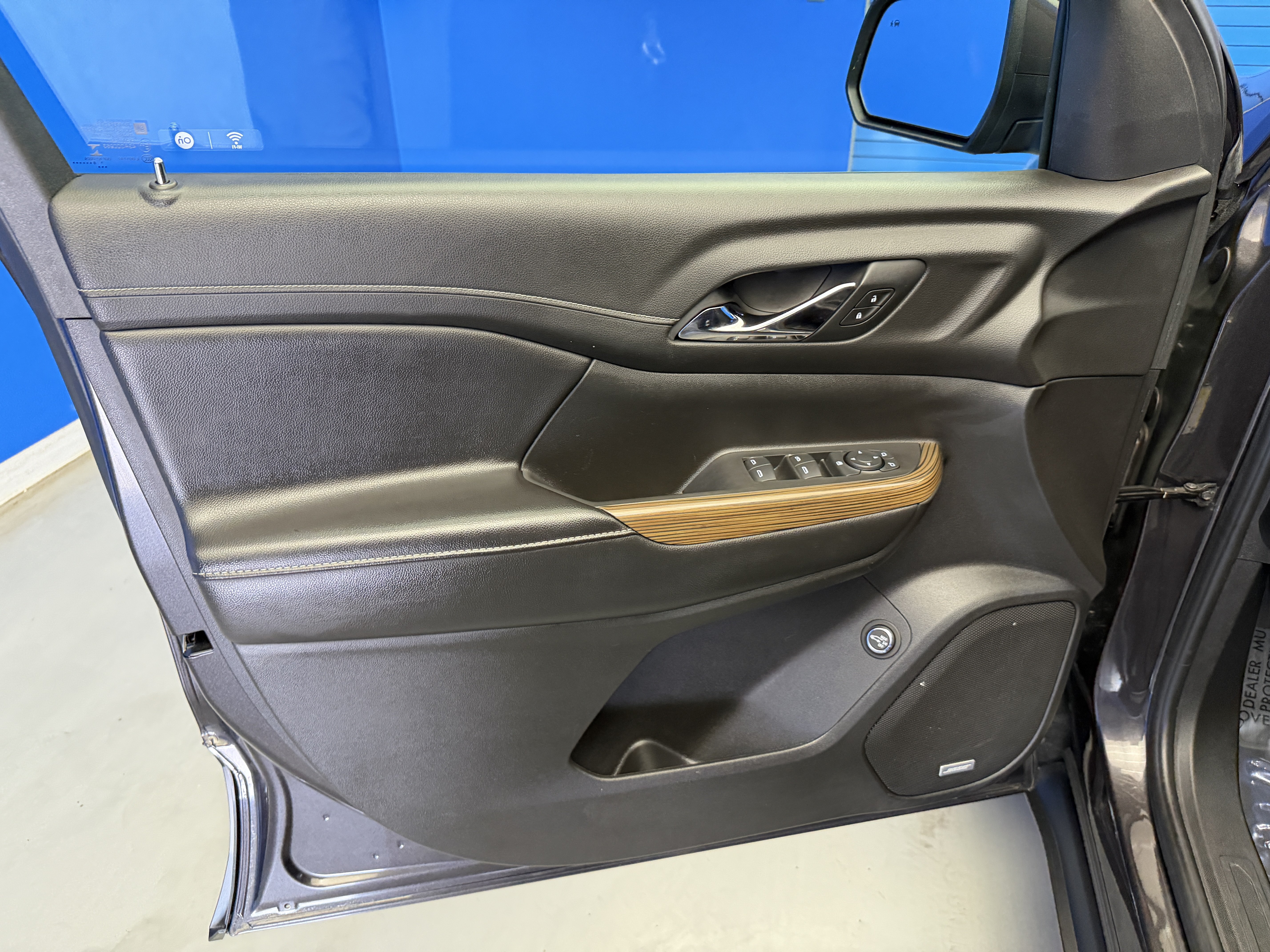 Used 2019 GMC Acadia SLE w/ Driver Alert Package I FWD image 9