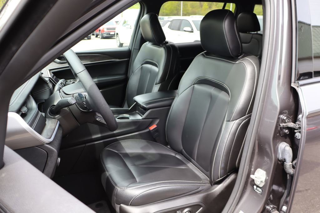 Used 2024 Jeep Grand Cherokee L Limited AWD/4WD image 12