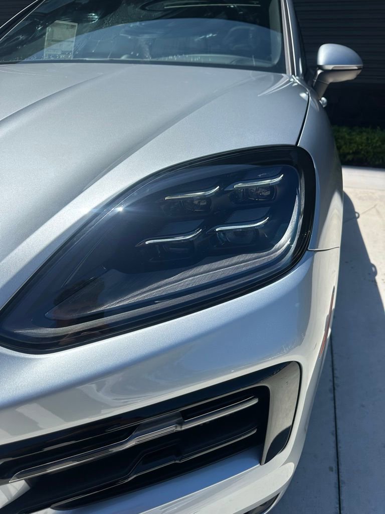 Used 2025 Porsche Cayenne Coupe image 17