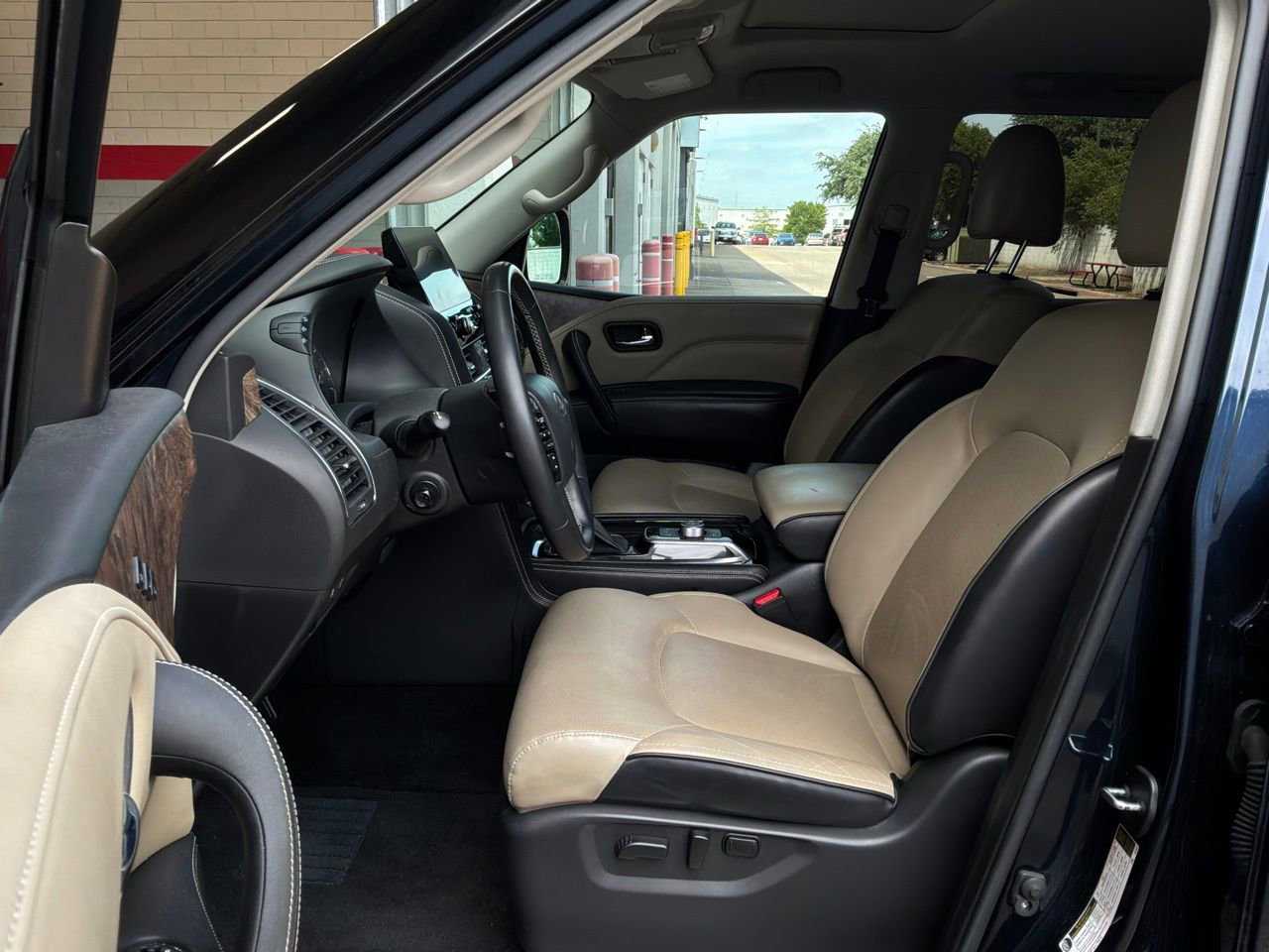 Used 2023 INFINITI QX80 Premium Select w/ Cargo Package AWD/4WD image 10
