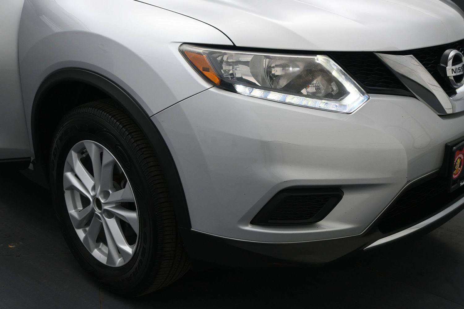 Used 2015 Nissan Rogue SV AWD/4WD image 14