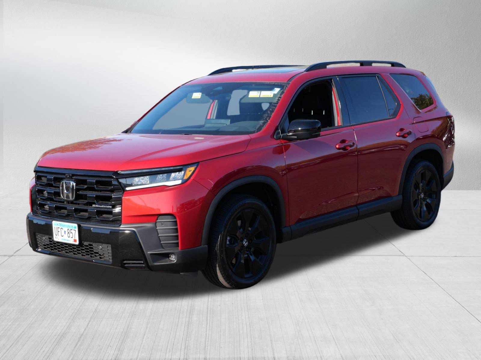 Certified 2026 Honda Pilot Black Edition image 3