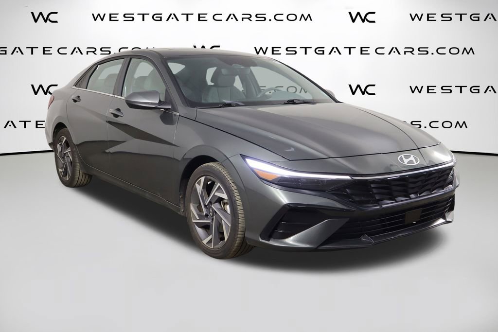 Used 2025 Hyundai Elantra SEL FWD image 44